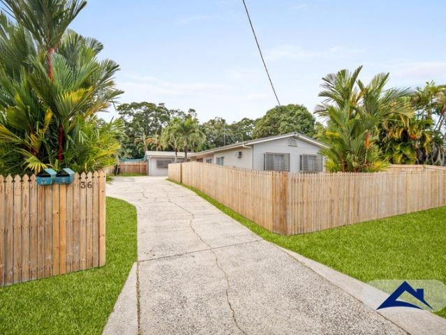 RARE FIND DUAL LIVING 3 BEDROOM FULL DUPLEX