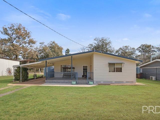 RARE FIND IN SPRING RIDGE STYLISH RENOVATED HOME WITH POOL, SHED & EXCEPTIONAL OUTDOOR LIVING