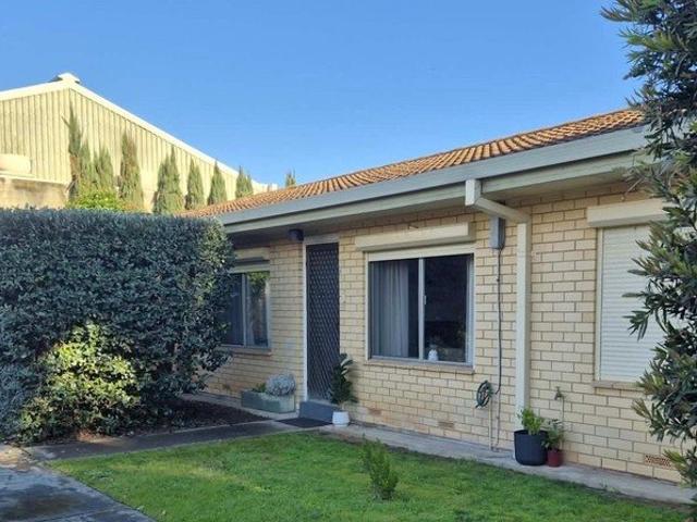 Rare find Single Storey Solid Brick Unit 6km to CBD Without the City Price Tag!