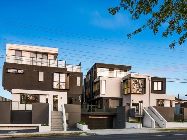 Rare five ensuite rooms Townhouse in Box Hill High Yield Investment Opportunity!