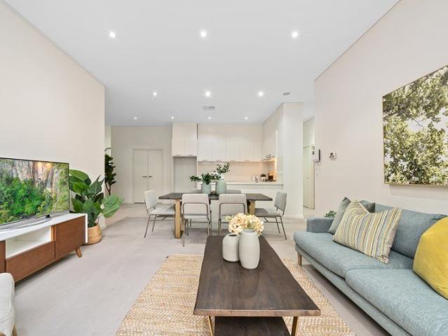 Rare four bedroom modern apartment with large courtyard in a convenient locale