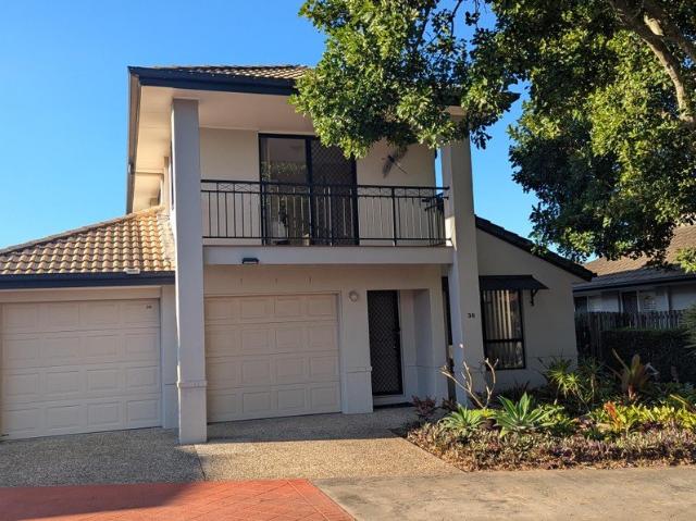 RARE FREE STANDING TOWNHOUSE BARINGA RESERVE 3 x 2 x 2