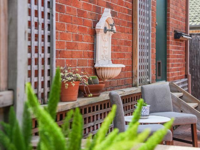 Rare Free Standing Villa in a Small Boutique Complex!