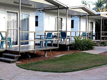 Rare Freehold Hotel Motel with 20 Room Accommodation + 25 Approved Gaming Machines, Drive Through Bottle Shop & Multiple Income Streams
