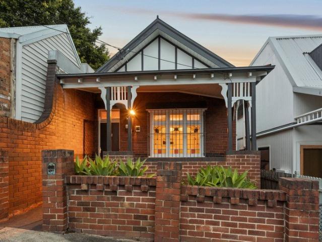 Rare Freestanding Charm in Prime Leichhardt Pocket