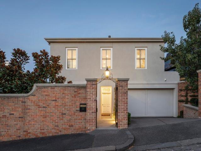 Rare Freestanding Elegance City Views and Lift