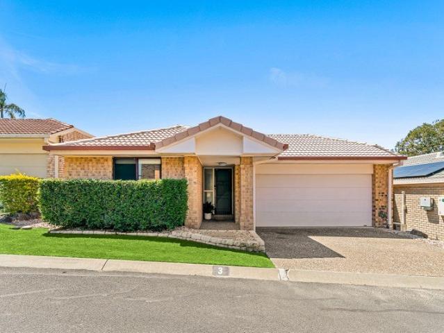 Rare, Freestanding, Lowset Villa with Double Garage!