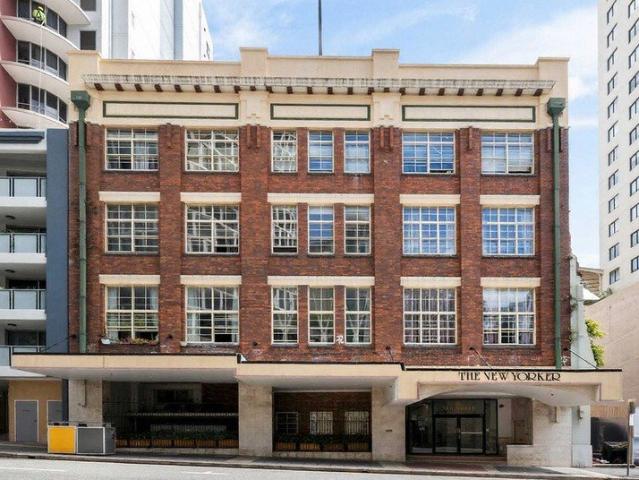 Rare Front Facing Opportunity In the New Yorker High Ceilings, Windows & Lots of natural light!