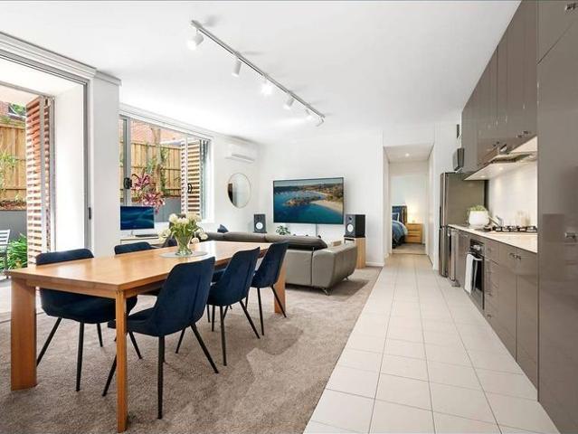 Rare Garden Apartment With tranquil & tropical courtyard