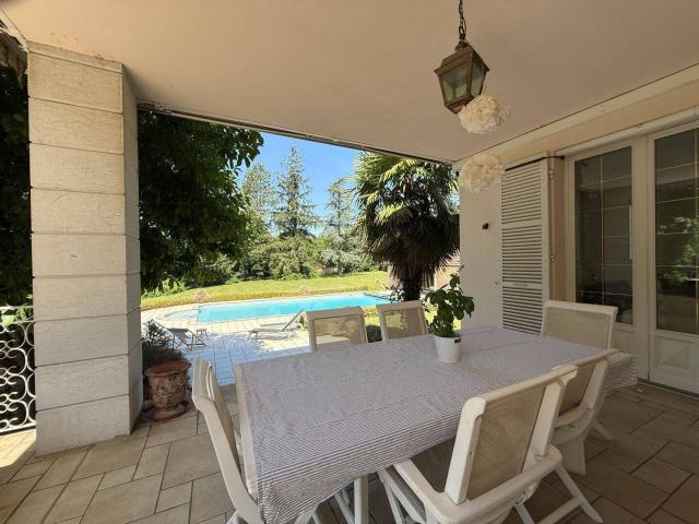 RARE GRANDE PROPRIETE AVEC PISCINE A LOUER A BOURG EN BRESSE