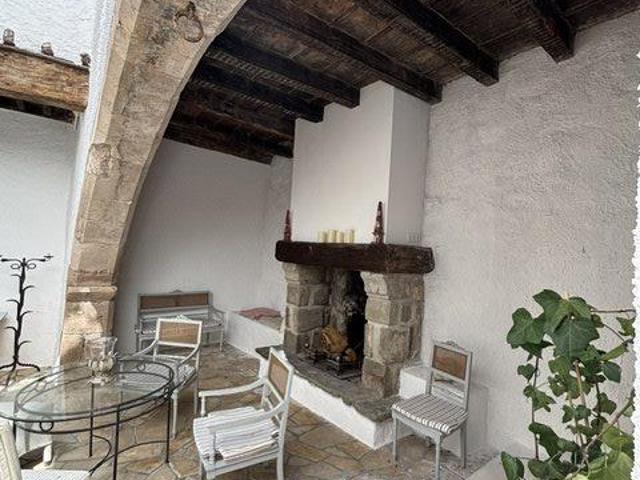 Rare Historic house/ Rare maison historique au centre du vil. 153m² Caunes Minervois