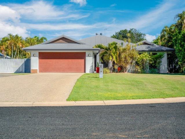 RARE HUGE EXECUTIVE HOME WITH LARGE 4 BAY SHED