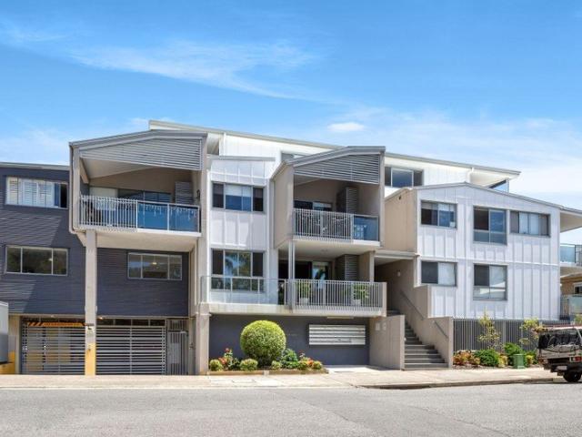 Rare Inner City Apartment With Huge Courtyard Terrace