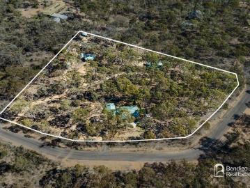 RARE JUNORTOUN ACREAGE WITH THREE DWELLINGS ON ONE TITLE