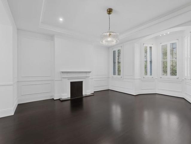 Rare Luxury 3 Bedroom Residence with Iconic Harbour Views