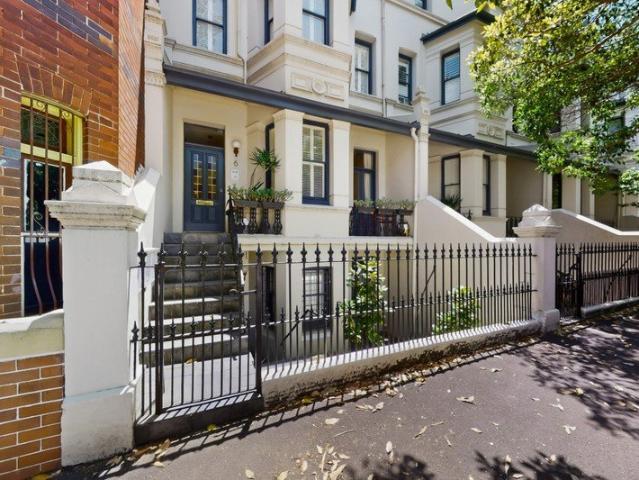 Rare Luxury 3 Bedroom Residence with Iconic Harbour Views