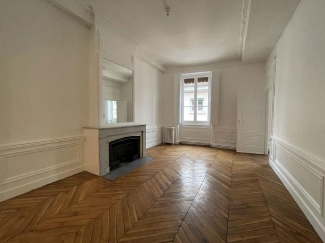 RARE LYON 2.Emile Zola.Appartement 147m2 petit balcon