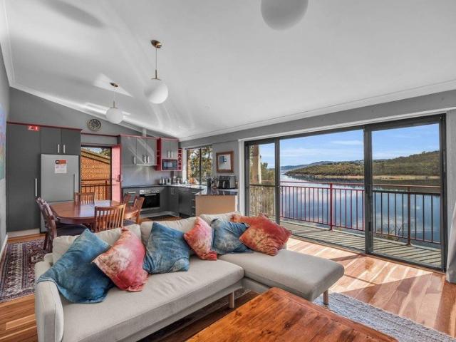 Rare Lakefront Living I Jindabyne: 12 Month lease available