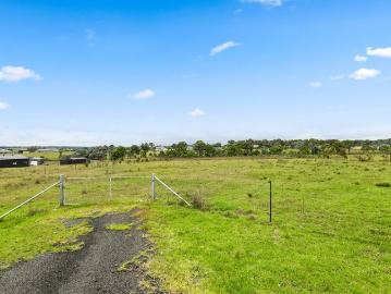Rare Large Lot with Subdivision Potential in Growing Marulan STCA