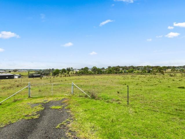 Rare Large Lot with Subdivision Potential in Growing Marulan STCA
