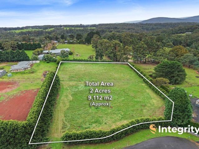 Rare Lifestyle Acreage in a Prestigious Rural Setting