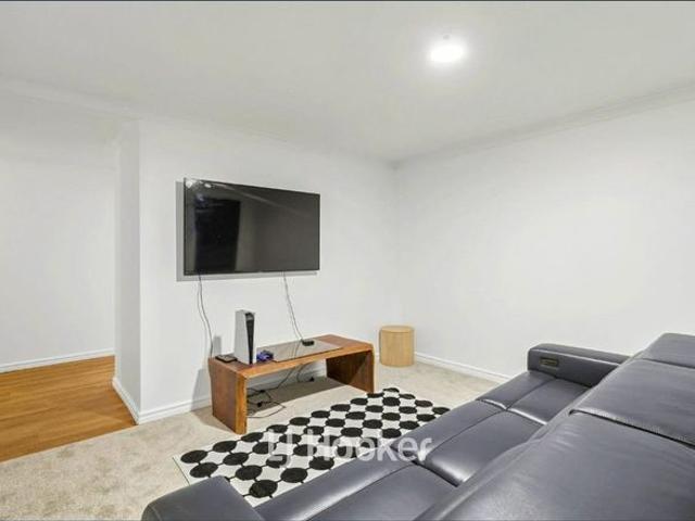 Rare Lifestyle Estate Opportunity Spacious Family Home in Exclusive Abbey Location