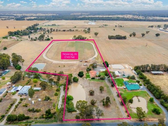 Rare Lifestyle Opportunity 10 Minutes from CBD with Incredible Development Opportunity!