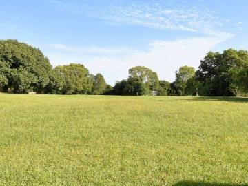 Rare Lifestyle Opportunity in Sought After Tully Heads