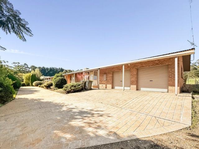 RARE LIFESTYLE PROPERTY ON APPROX. 3/4 ACRE