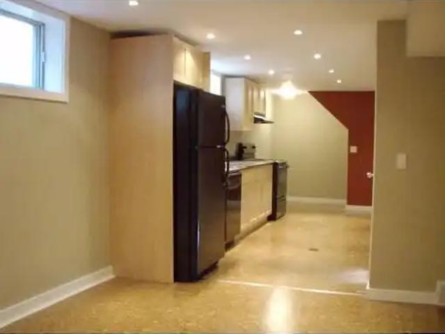 Rare listing 2B1b unit in Altadore/Marda Loop area. Available Oct 1 move