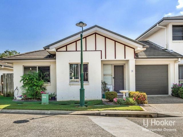 RARE LOWSET TOWNHOUSE IN SECURE GATED ESTATE WITH SPACIOUS YARD