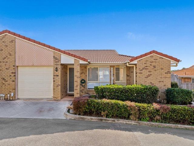 Rare Lowset Villa Walk to Warrigal Road State School!