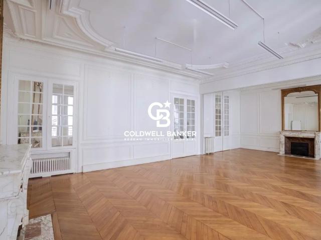 Rare — Paris 8ᵉ | À Quelques Pas De L’Avenue Des Champs Élys. 404m² Paris 8ème