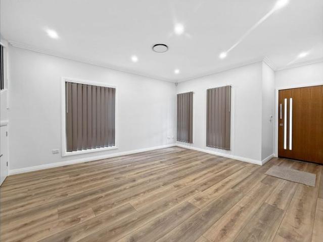 RARE PARKLEA OFFERING NEAR NEW 4 BEDROOM HOME