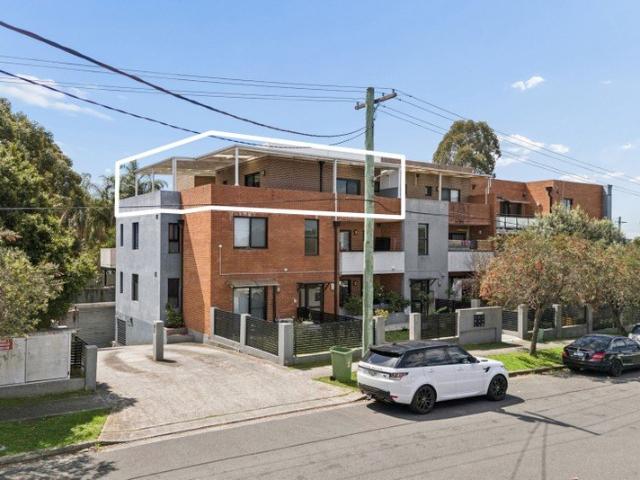 Rare Penthouse Style Apartment with Huge Wraparound Balcony