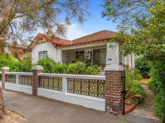 Rare Period Home Wrapped in Parkland