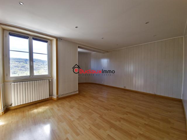 RARE POLMINHAC Appartement rénové de type 4 avec cave, ch