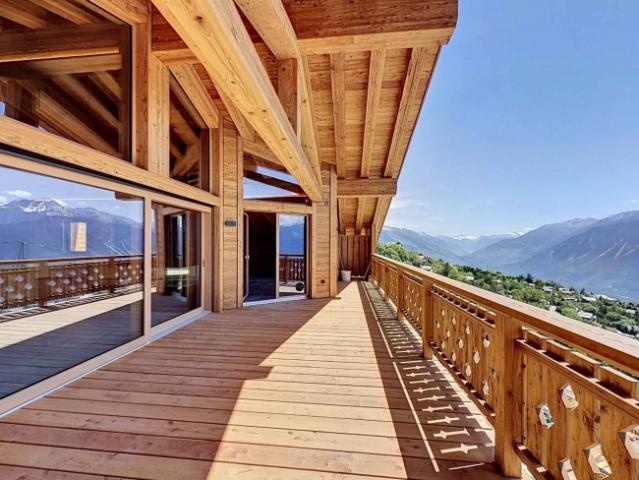 RARE – PRÄCHTIGES PENTHOUSE MIT PANORAMABLICK – NEU