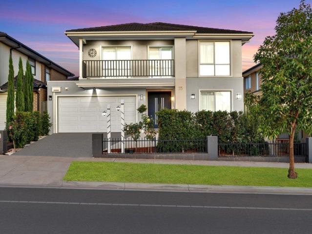 Rare Premium Parkside Location with Breathtaking Views Spacious 5 Bedroom Residence with 3 Living Areas, 3+1 Bathrooms & Stunning Backyard