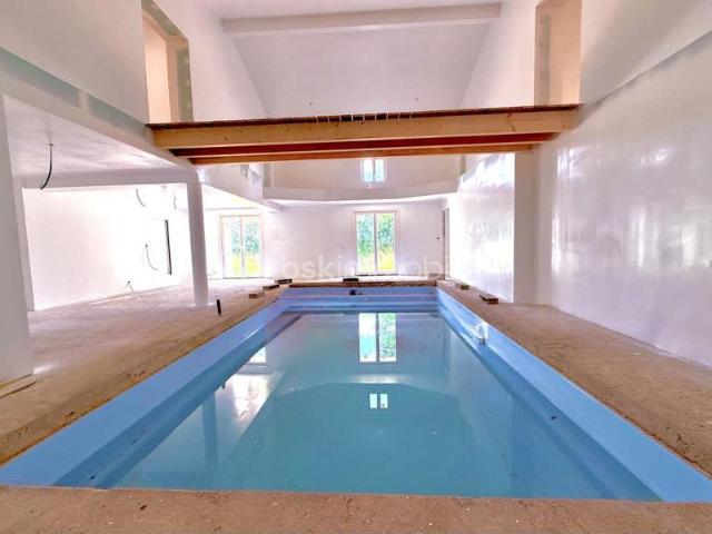 RARE – Propriété 363 m² – 10 chambres – Piscine intérieure – Idéal gîte