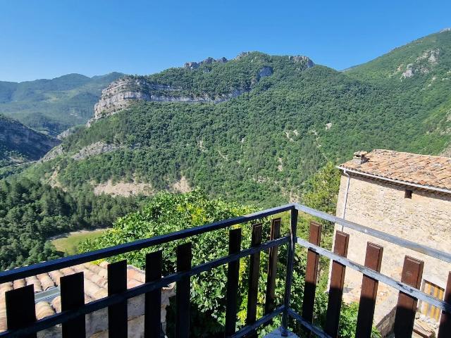 Rare propriété rénovée avec terrasses panoramiques au cœur de la