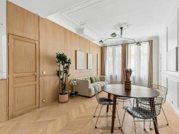 RARE RUE D'ASSAS APPARTEMENT D'ARCHITECTE DE 60,30 M2 DONNANT SUR UN PATIO INTIMISTE DE 12 M2