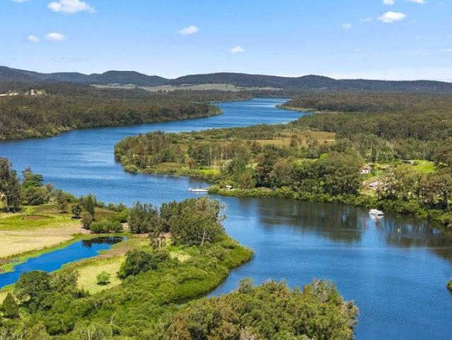 Rare Rural Income & Lifestyle Holding on the Karuah River