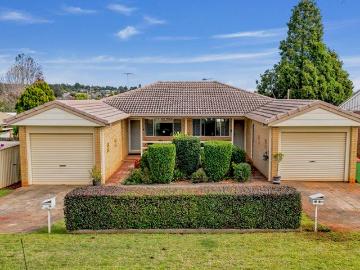 Revealing this RARE Rangeville WHOLE DUPLEX. 2 Quality Units on 1 Title. 1.4km stroll to Picnic Point