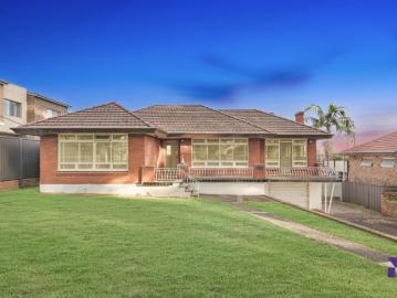 Rare redevelopment opportunity on a 1,116sqm block only 7 minute walk to local shops and Train station