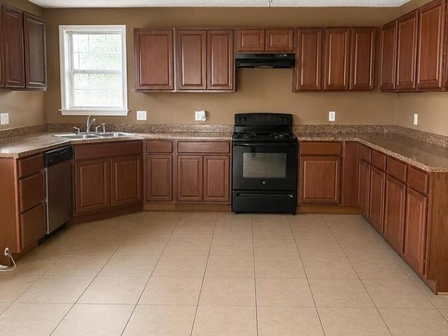Rare Rental with 1.73ac & Workshop Newalla + 2 bedroom + BONUS ROOM *SPECIAL 1 MONTH OFF OF RENT