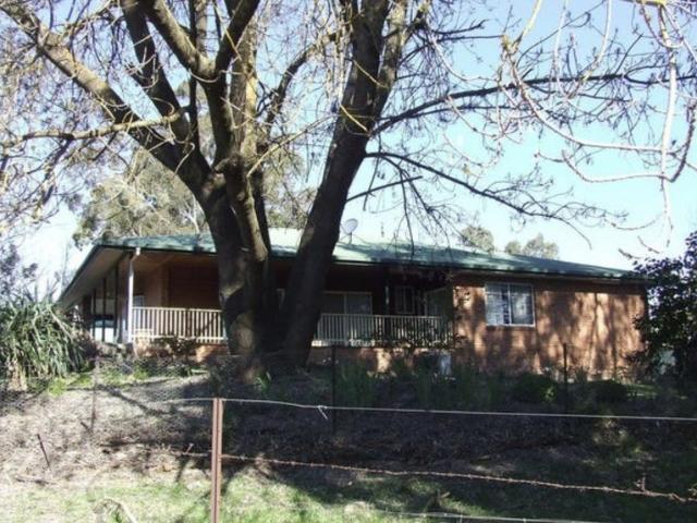 4 Bedroom Acreage Property for Rent with Murray River Frontage Towong