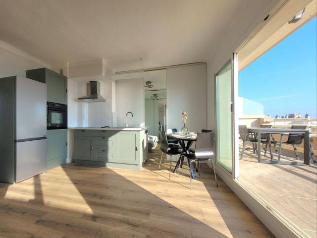 RARE ! Superbe appartement Terrasse, T3, Vue mer, 50m2, 6ème étage, Ascenseur, Climatisation
