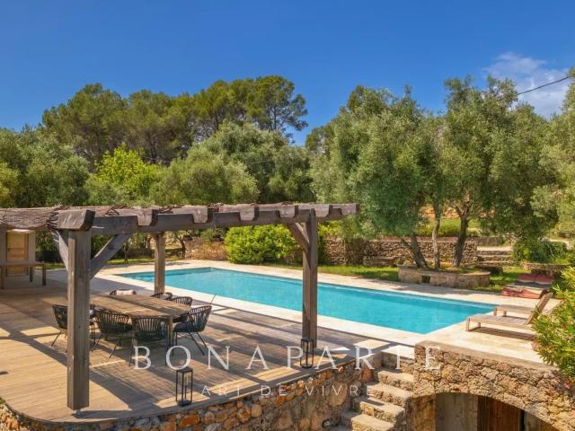 Bastide d'exception aux portes du village — Authenticité, lu. 486m² Bagnols en Forêt