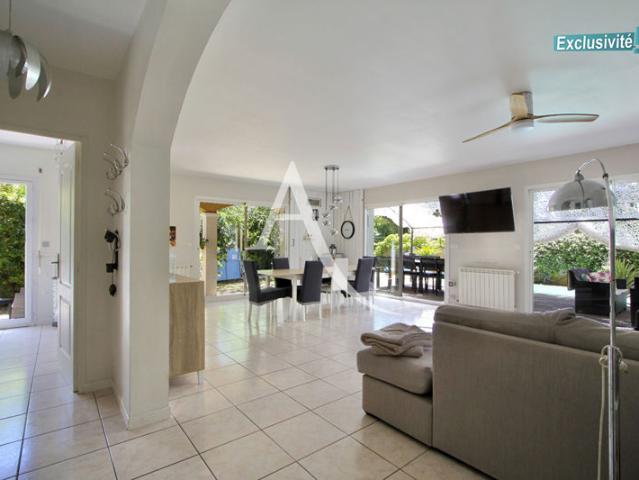 RARE SUR LATTES BELLE MAISON FAMILIALE EN R+1 7 PIÈCES 150 M2 6 CHB PISCINE GARAGE JARDIN 455 M2 ENVIRON